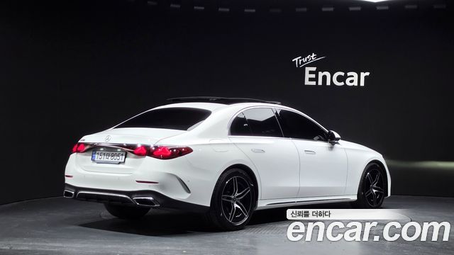 Mercedes-Benz E-Class 2026 — photo 2