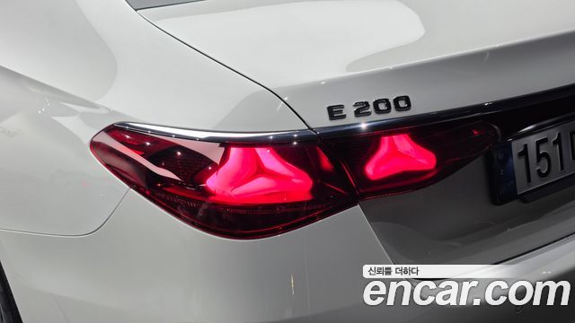 Mercedes-Benz E-Class 2026 — photo 9