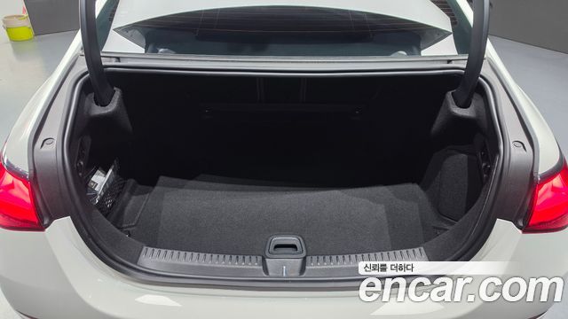 Mercedes-Benz E-Class 2026 — photo 32