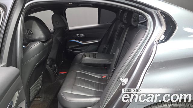 BMW 3-Series 2021 — photo 12
