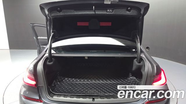 BMW 3-Series 2021 — photo 19