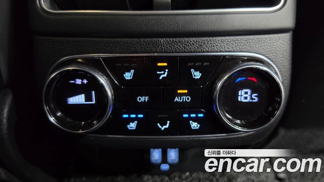 Genesis GV70 2021 — photo 25