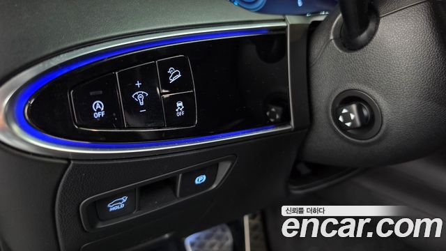 Genesis GV70 2021 — photo 28