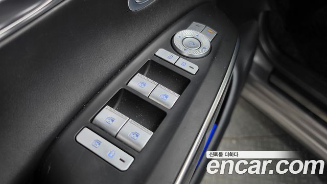 Genesis GV70 2021 — photo 37
