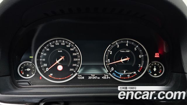 BMW 5-Series 2016 — photo 11