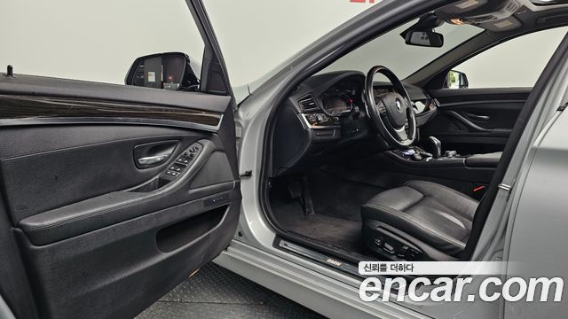 BMW 5-Series 2016 — photo 13