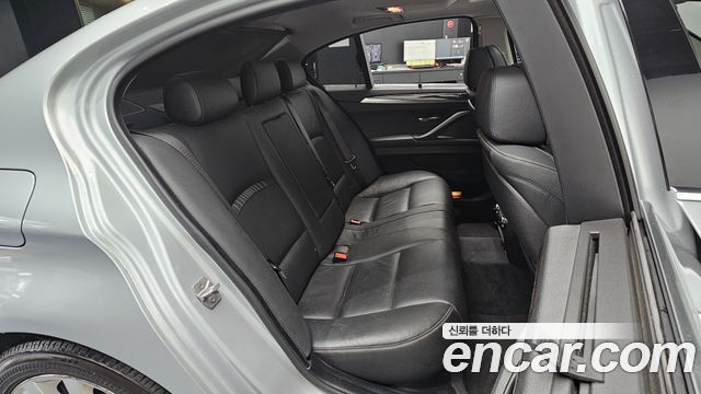 BMW 5-Series 2016 — photo 18