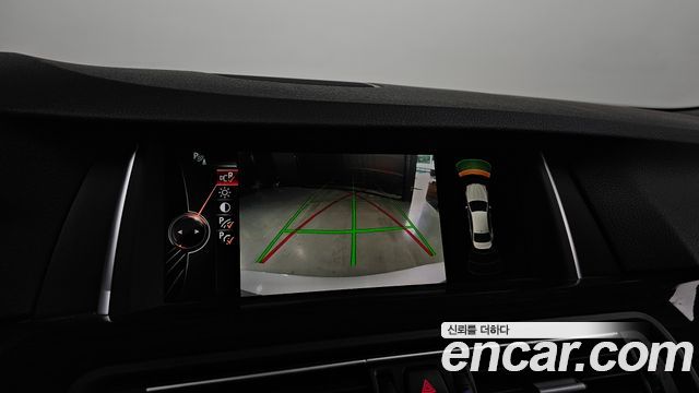 BMW 5-Series 2016 — photo 20