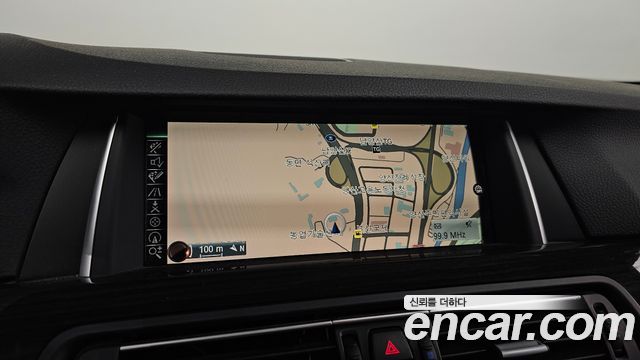 BMW 5-Series 2016 — photo 21