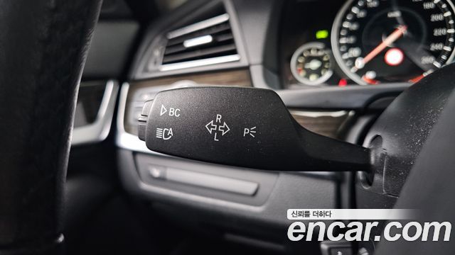 BMW 5-Series 2016 — photo 25