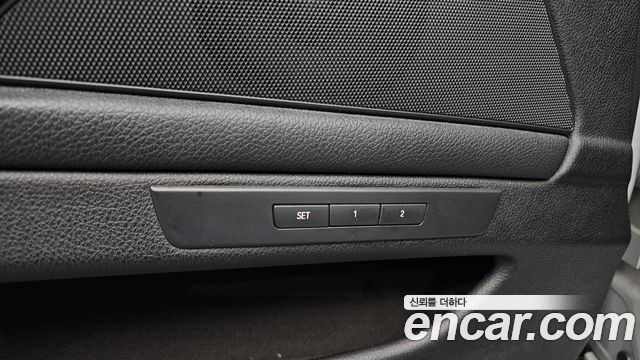 BMW 5-Series 2016 — photo 30