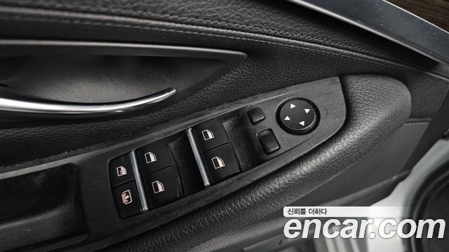 BMW 5-Series 2016 — photo 31