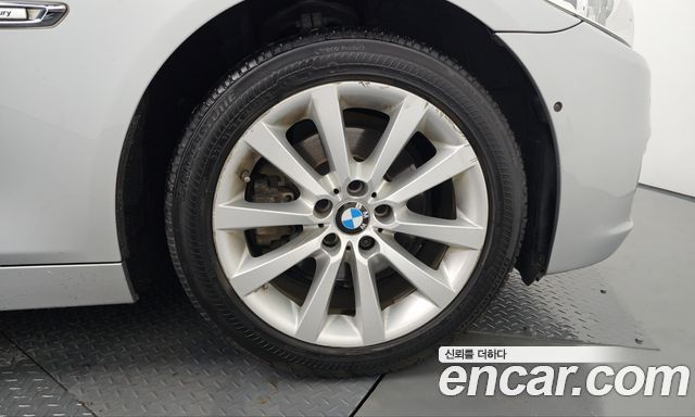 BMW 5-Series 2016 — photo 39