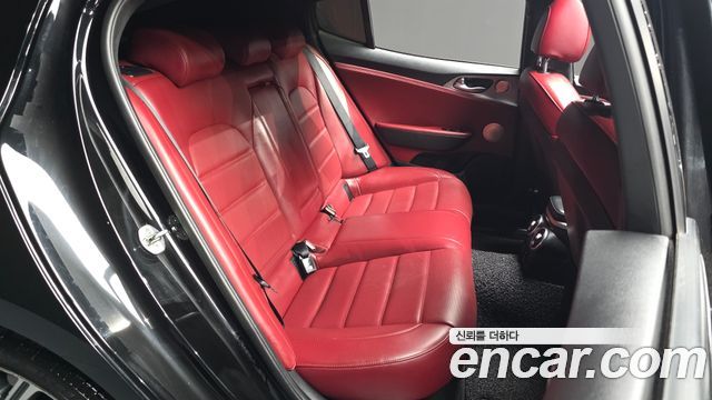 Kia Stinger 2018 — photo 11