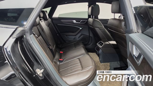 Audi A7 2020 — photo 17