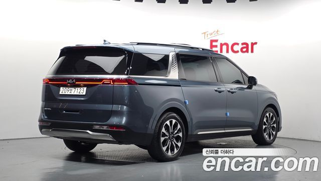 Kia Canival 2023 — photo 2