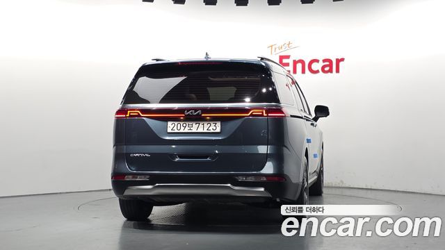 Kia Canival 2023 — photo 4