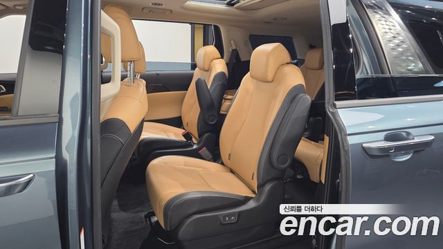 Kia Canival 2023 — photo 17