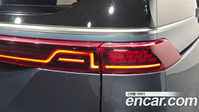Kia Canival 2023 — photo 9