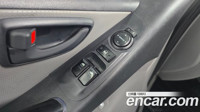 Hyundai Starex 2015 — photo 25