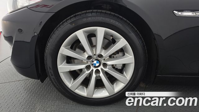 BMW 5-Series 2011 — photo 5