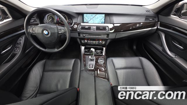 BMW 5-Series 2011 — photo 7