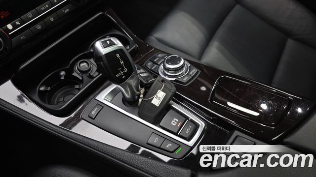 BMW 5-Series 2011 — photo 9