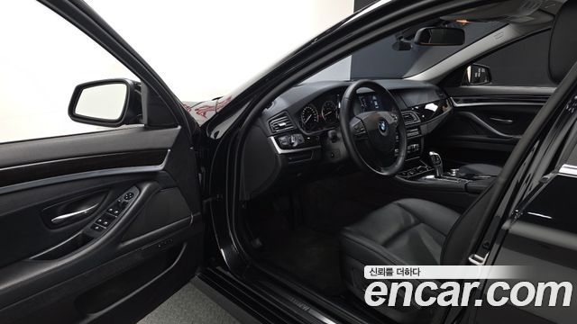 BMW 5-Series 2011 — photo 10