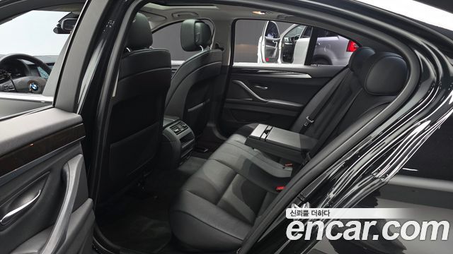 BMW 5-Series 2011 — photo 11