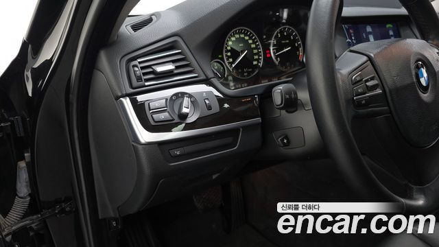 BMW 5-Series 2011 — photo 13