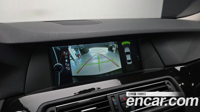BMW 5-Series 2011 — photo 16