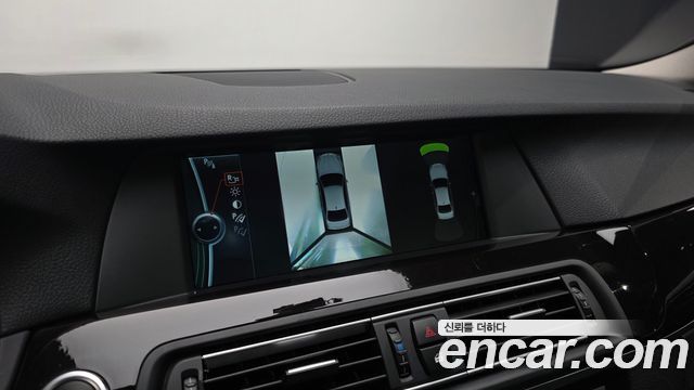 BMW 5-Series 2011 — photo 17