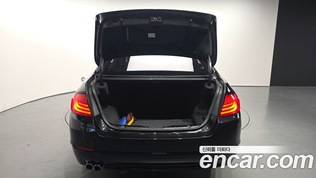 BMW 5-Series 2011 — photo 20