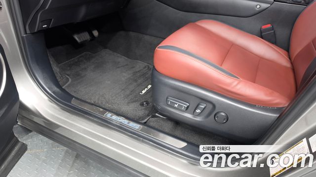 Lexus NX 2017 — photo 16