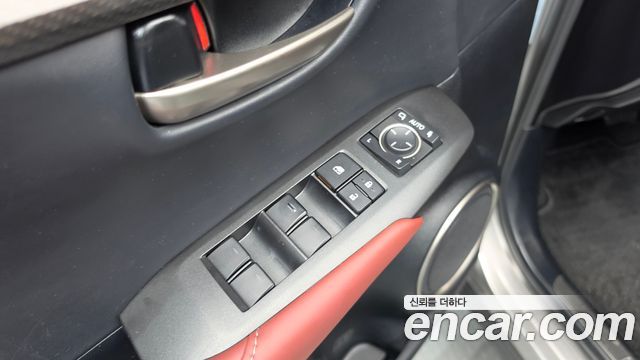 Lexus NX 2017 — photo 20