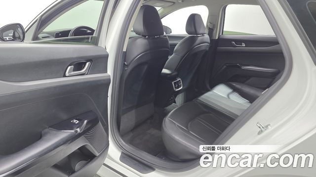 Kia K5 2023 — photo 17