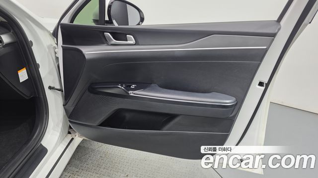 Kia K5 2023 — photo 14