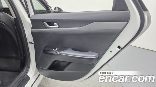 Kia K5 2023 — photo 15