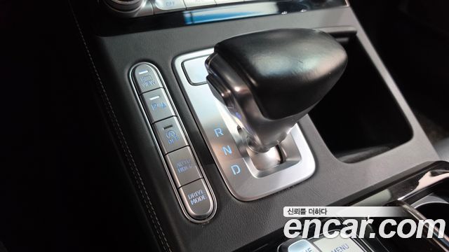 Genesis G90 2019 — photo 12