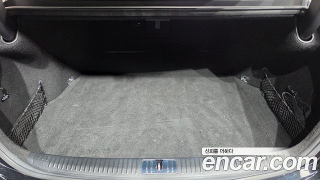 Genesis G90 2019 — photo 25