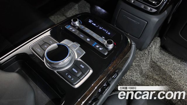 Genesis G90 2019 — photo 26