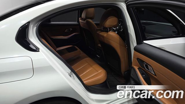 BMW 3-Series 2019 — photo 12