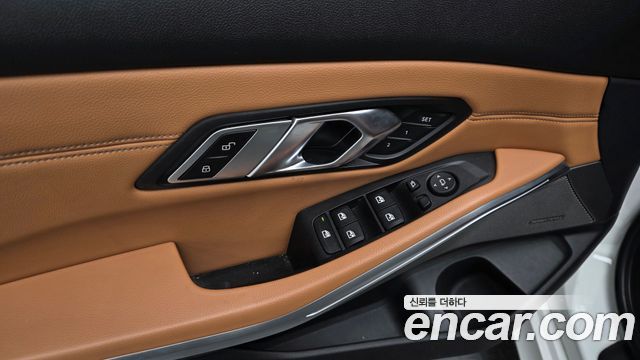 BMW 3-Series 2019 — photo 18