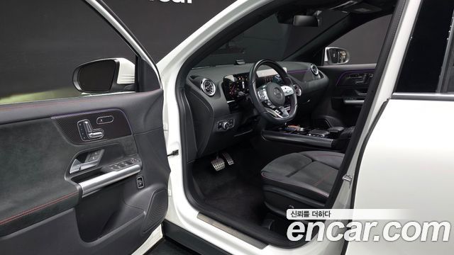 Mercedes-Benz GLA-Class 2023 — photo 10