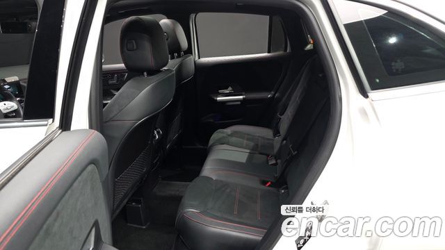 Mercedes-Benz GLA-Class 2023 — photo 12