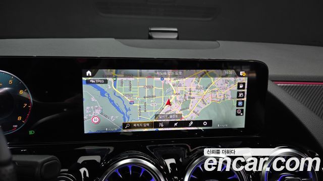 Mercedes-Benz GLA-Class 2023 — photo 14