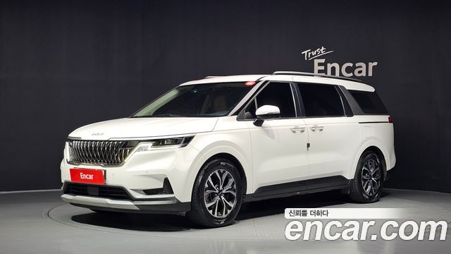 Kia Canival 2023 — photo 1