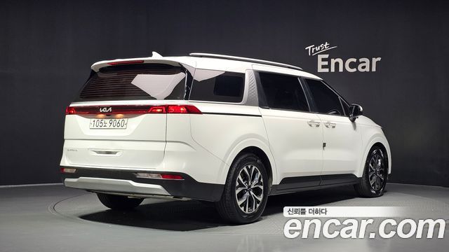 Kia Canival 2023 — photo 2