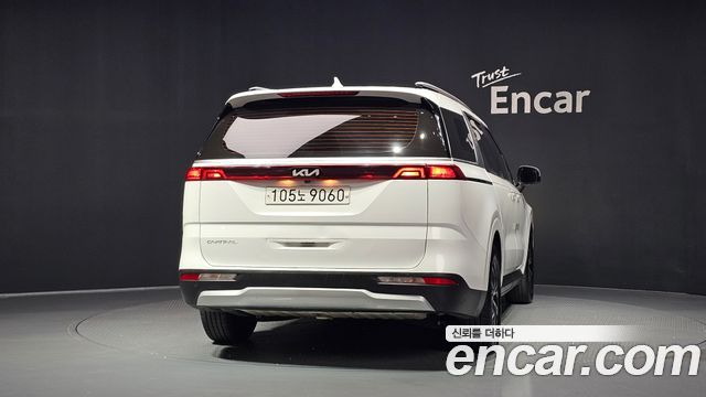 Kia Canival 2023 — photo 4