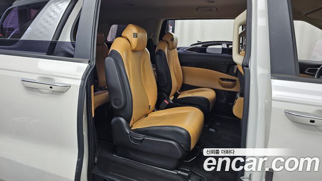 Kia Canival 2023 — photo 17